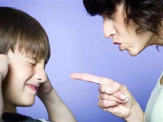 【育兒資訊】批評(píng)和威脅，是育兒中的兩大忌